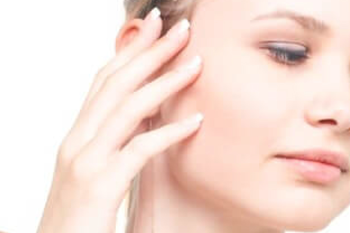 顔のハリ、毛穴、ニキビ跡